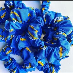 LA CHARGER SCRUNCHIES!